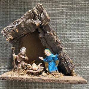 Vintage Christmas Nativity Scene Figurine Set 7” in stable made in Italy